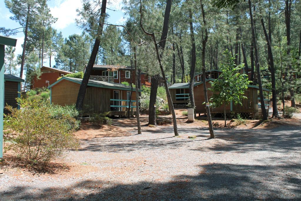 Village De Chalets Joyeuse Bagian luar foto