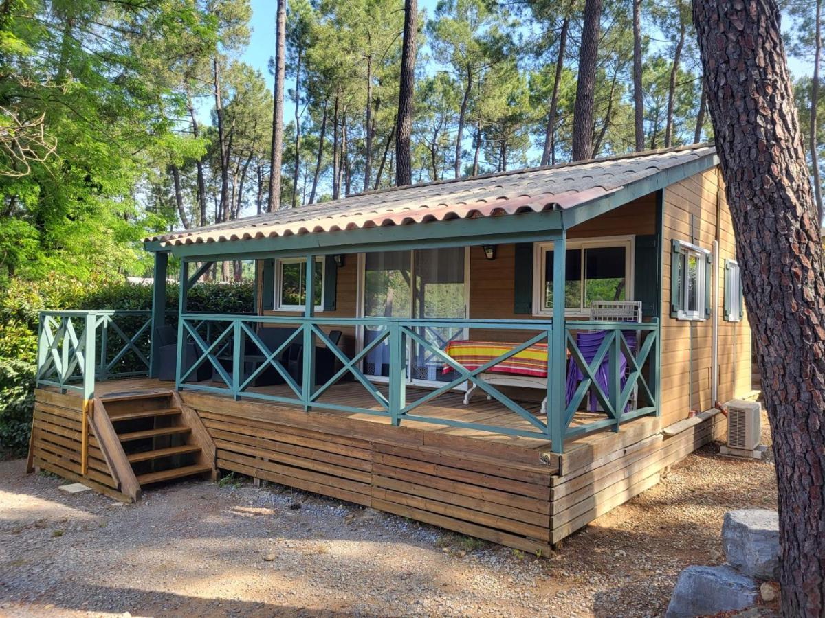 Village De Chalets Joyeuse Bagian luar foto