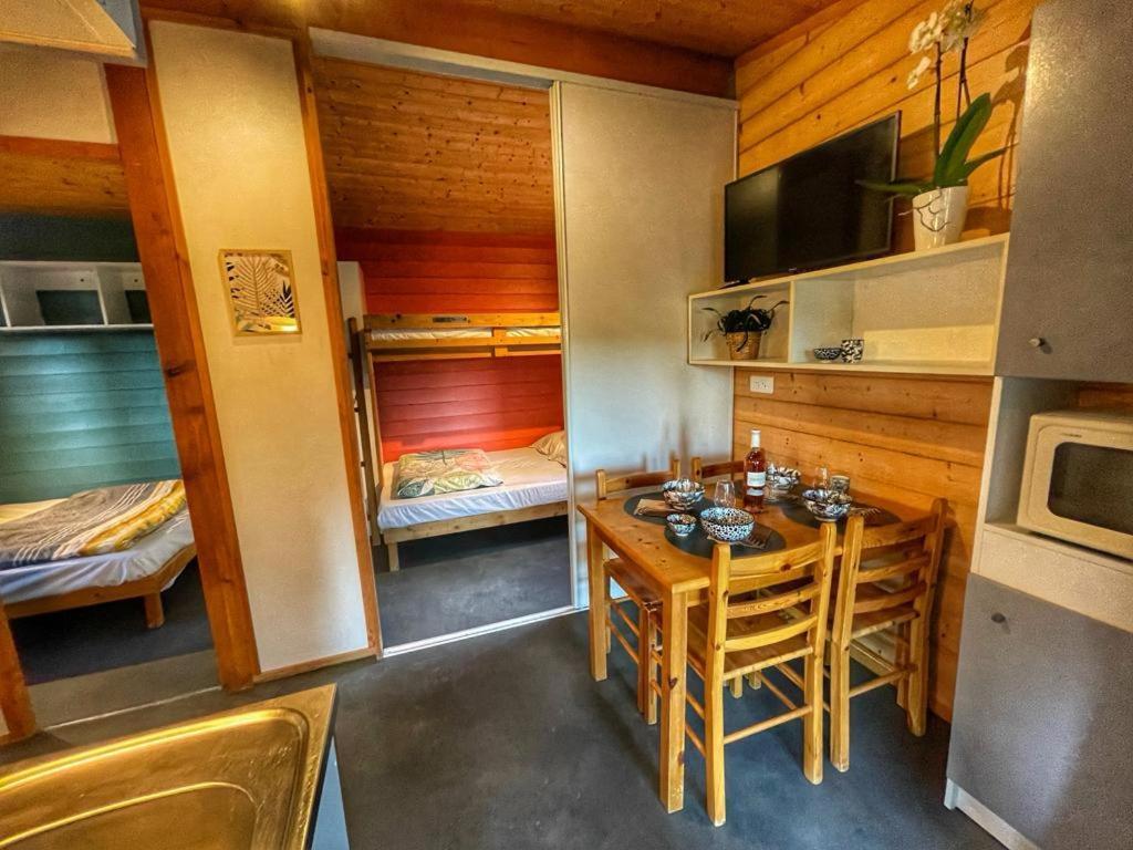 Village De Chalets Joyeuse Bagian luar foto