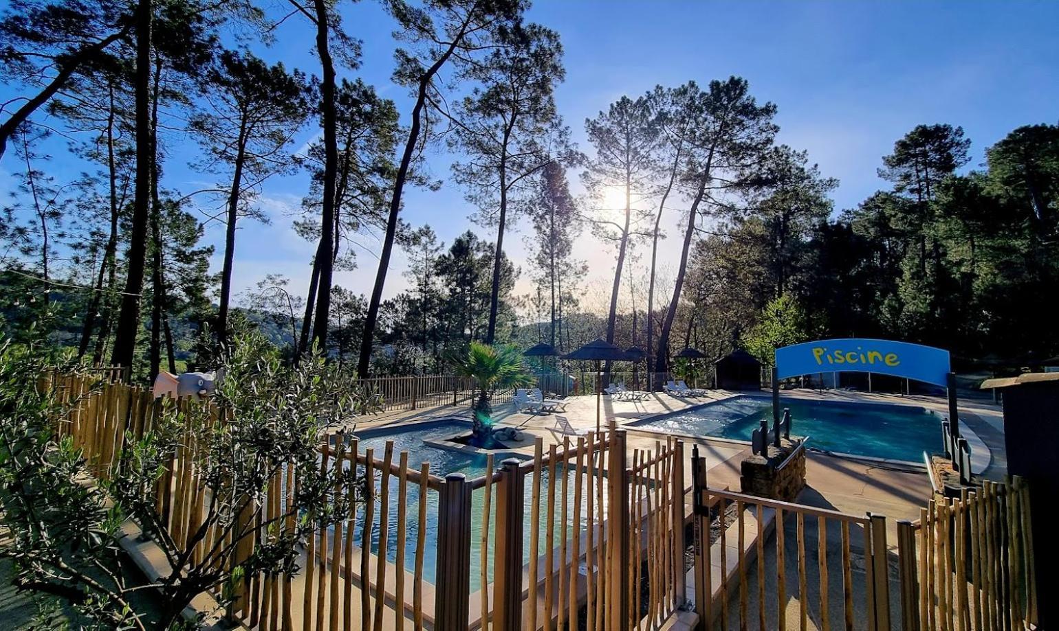 Village De Chalets Joyeuse Bagian luar foto