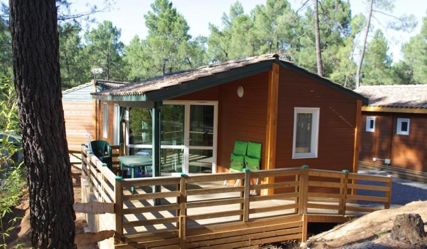 Village De Chalets Joyeuse Bagian luar foto