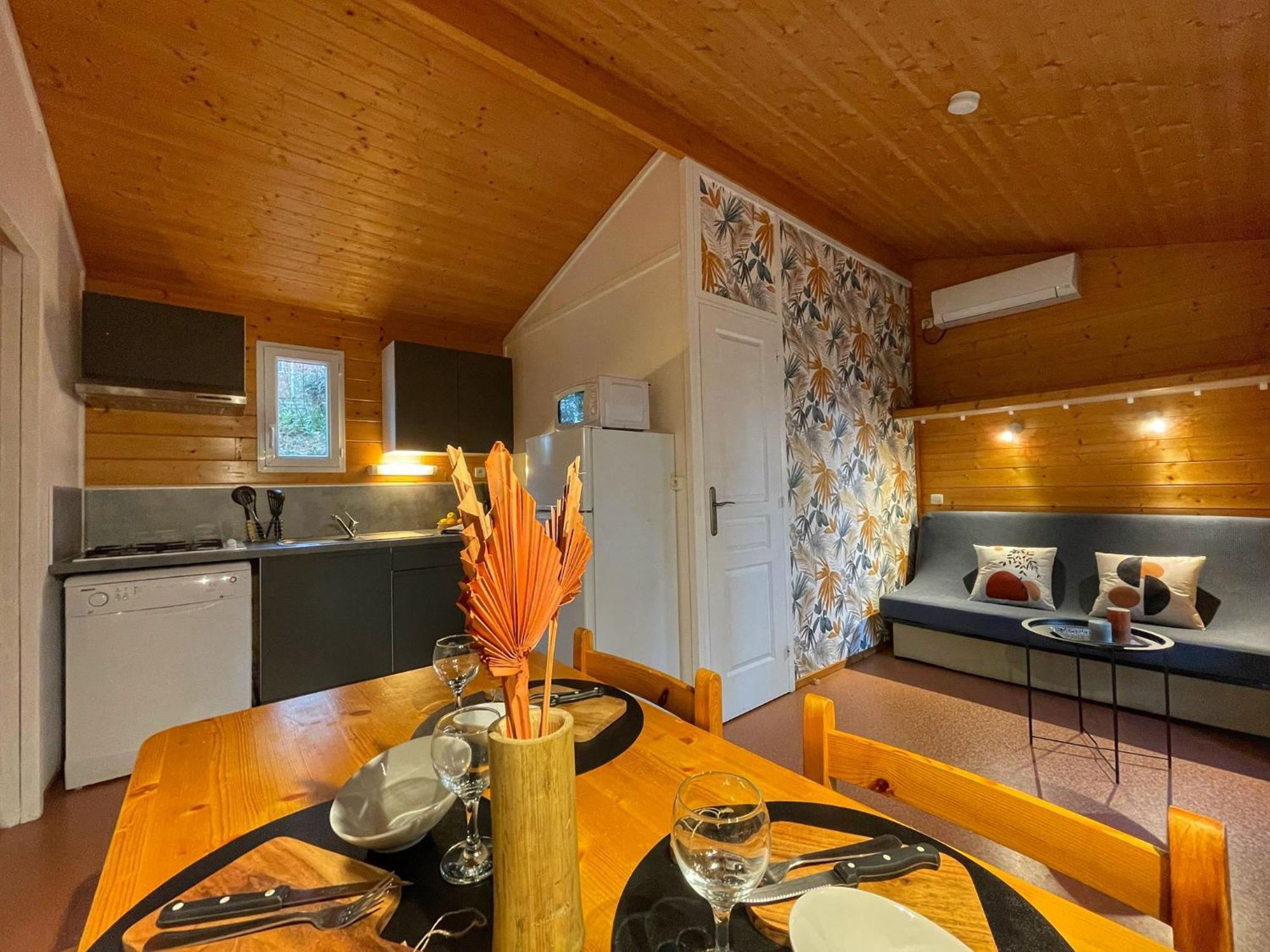 Village De Chalets Joyeuse Bagian luar foto