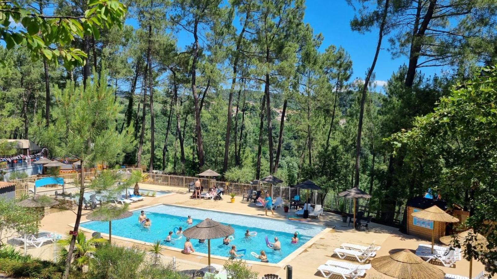Village De Chalets Joyeuse Bagian luar foto